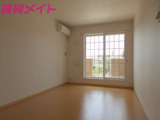 居室・リビング　同型参考写真です。