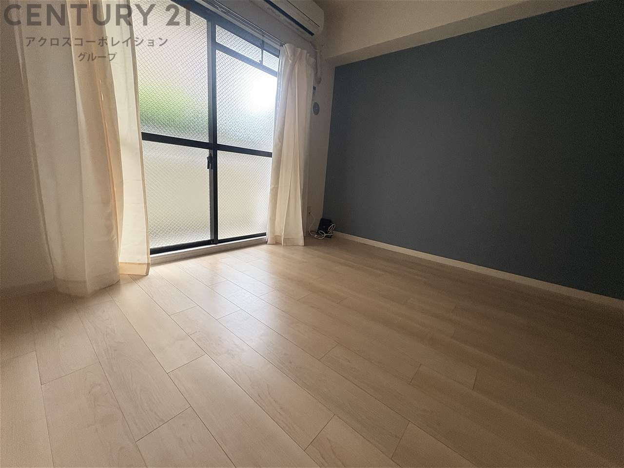 居室・リビング　アクセントクロスのあるリビングです♪