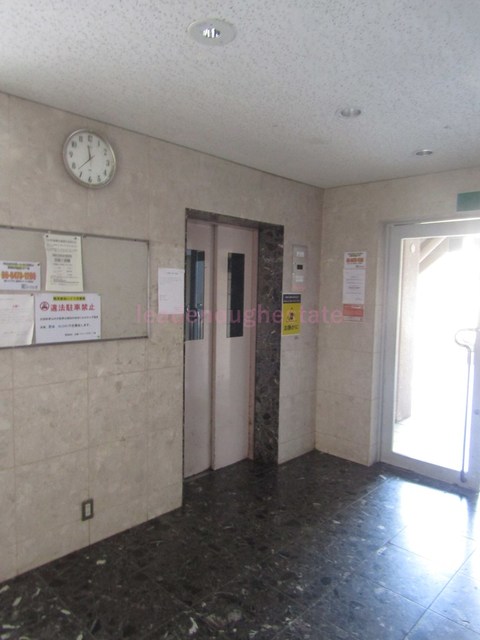鶴見緑地ハイツ弐番館の外観写真