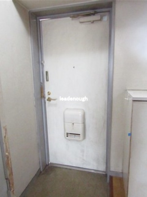 鶴見緑地ハイツ弐番館の玄関写真