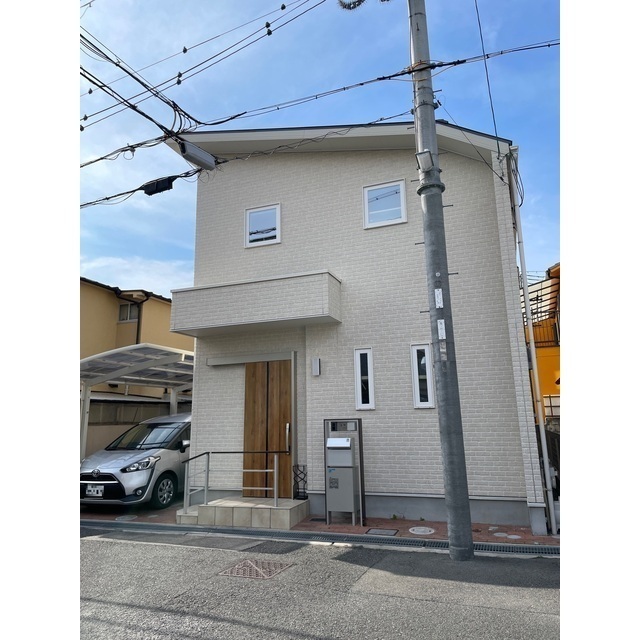 建物外観　宅配BOX付で不在時にも便利！