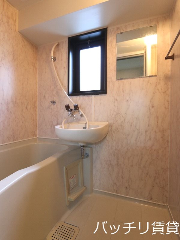 バス・シャワールーム　写真は別号室イメージの為、現状を優先致します