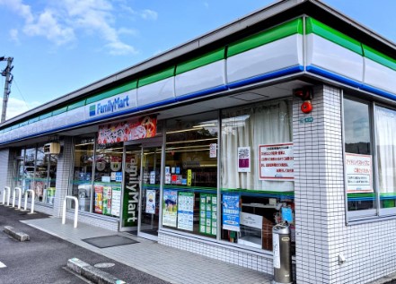 コンビニ　ファミリーマート　湖南石部南店（コンビニ）まで800m