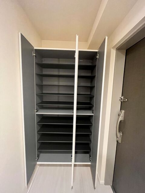 玄関　◆たっぷり収納できるシューズボックス◆