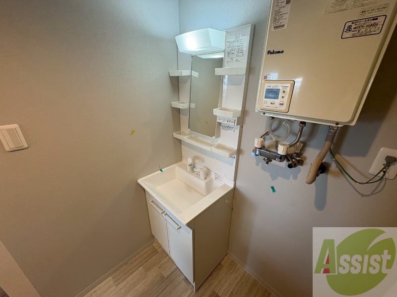 洗面設備　大きくて使いやすそうな独立洗面台になっています。