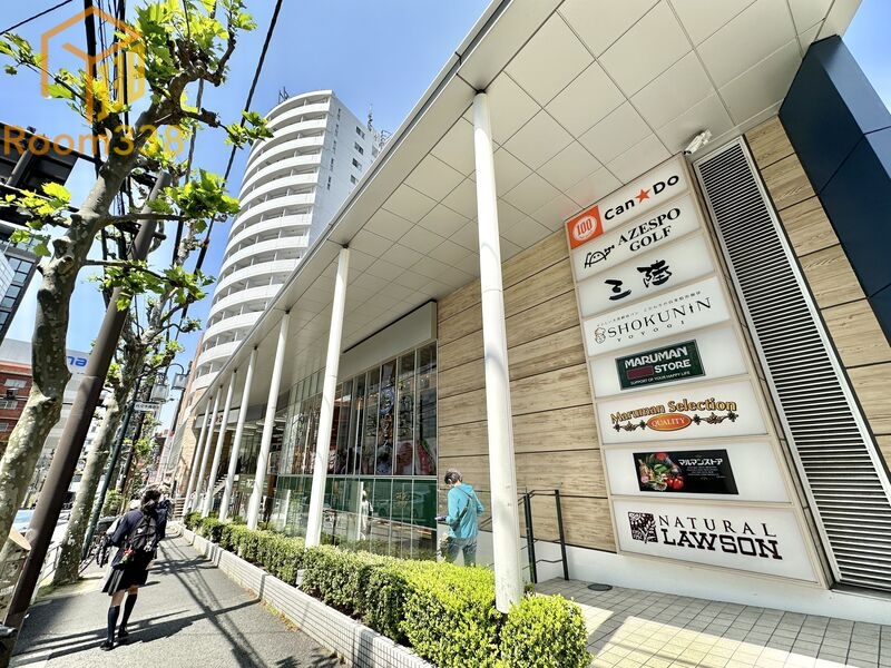 コンビニ　ナチュラルローソン代々木駅西店（コンビニ）まで180m