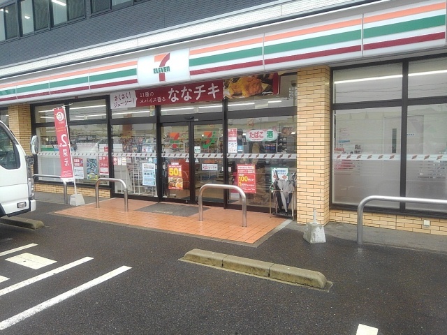 コンビニ　セブンイレブン（コンビニ）まで1690m