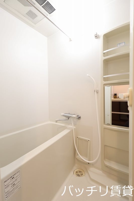 バス・シャワールーム　別部屋写真の為、現状を優先いたします。