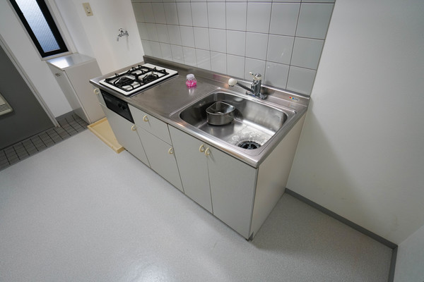 キッチン　同じ建物の別の部屋