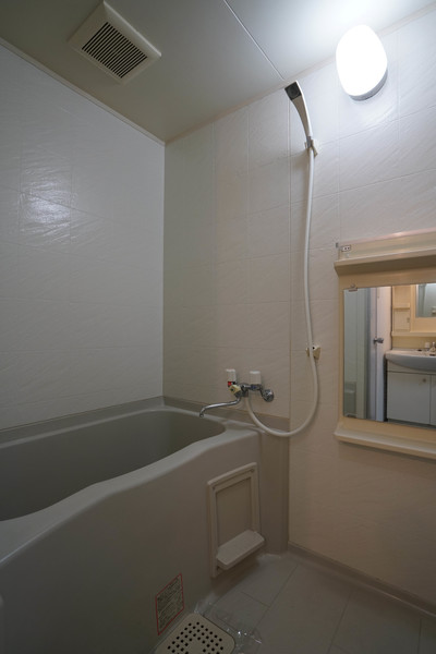 バス・シャワールーム　同じ建物の別の部屋