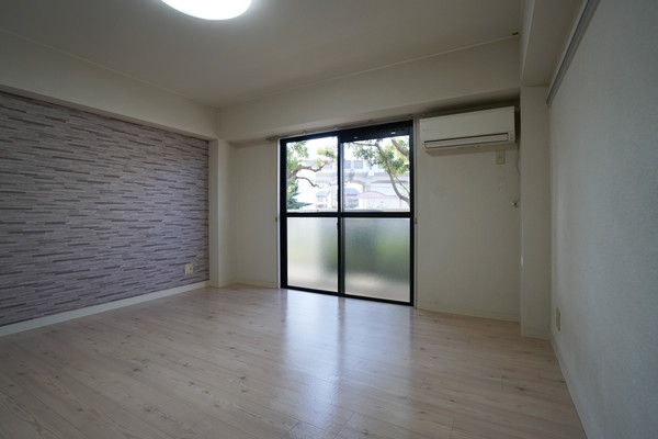 居室・リビング　同じ建物の別の部屋