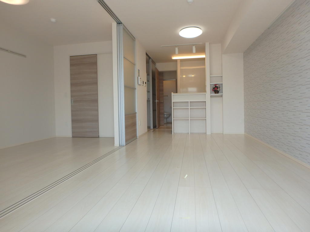 居室・リビング　※同物件別号室参考写真