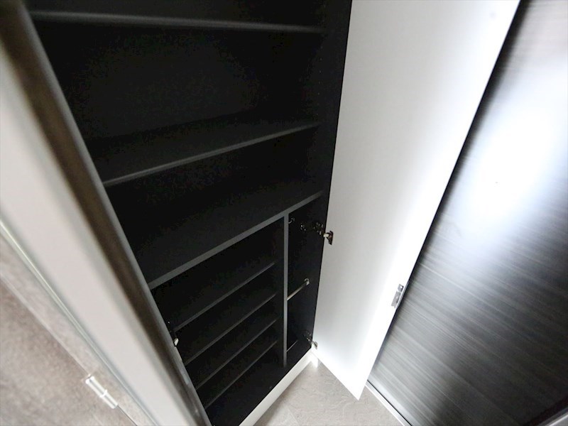 玄関　玄関　シューズボックス付（収納充実してます）