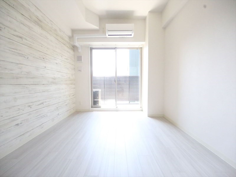 バルコニー　洋室6.4帖　エアコン完備　クローゼット付　バルコニー