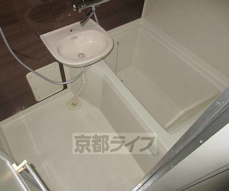 バス・シャワールーム　ゆっくり浸かれます・