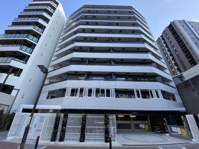 建物外観　関内駅徒歩3分の築浅マンションです