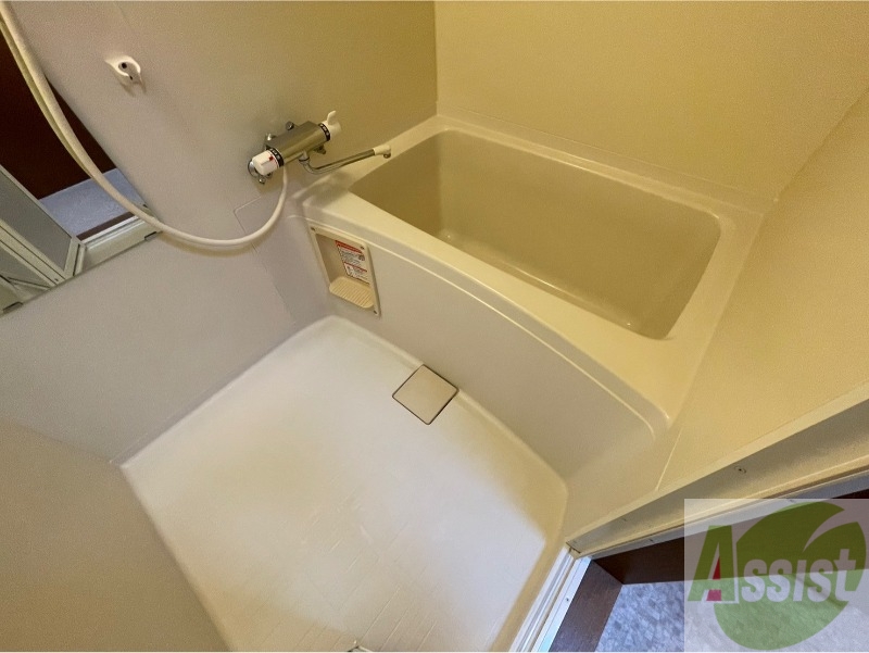 バス・シャワールーム　お風呂になります。一日の疲れを癒してくださいね。