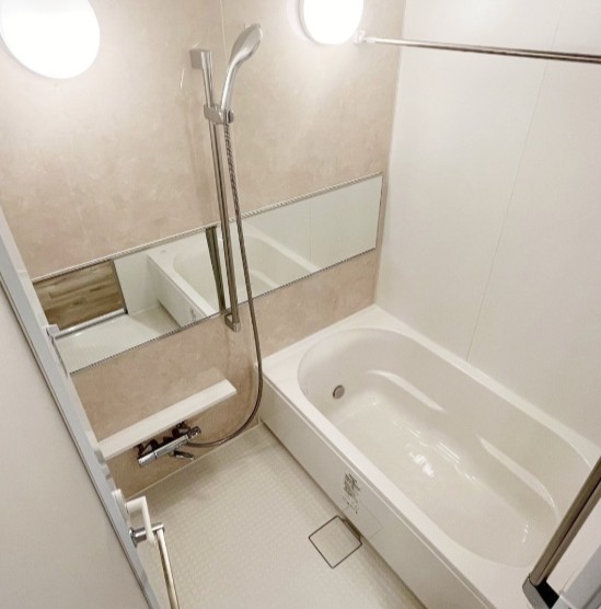 バス・シャワールーム　コンパクトで使いやすいお風呂です