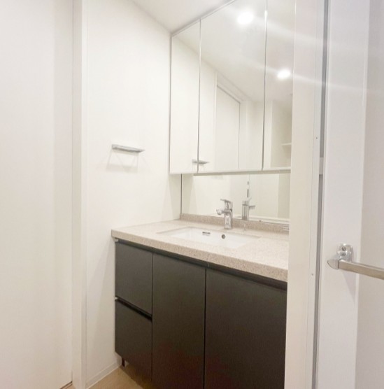 洗面設備　コンパクトで使いやすい洗面所