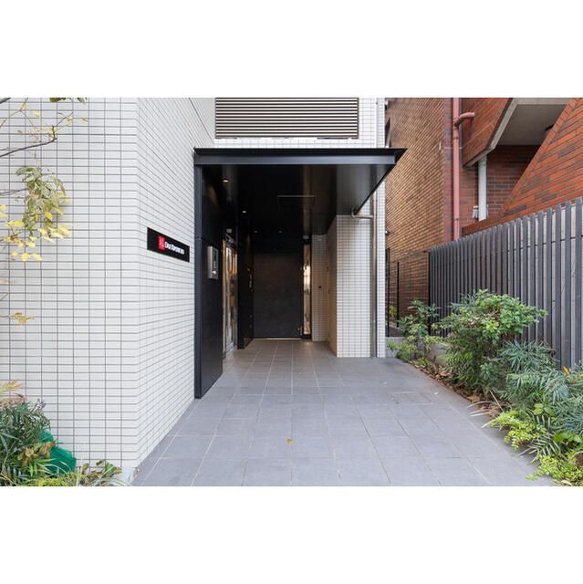 エントランス　落ち着いたエントランスです