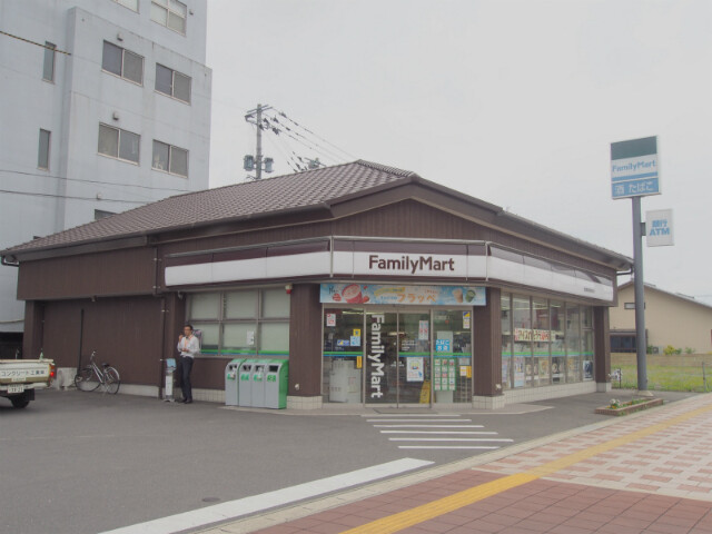 コンビニ　ファミリーマート武雄温泉駅前通り店（コンビニ）まで333m