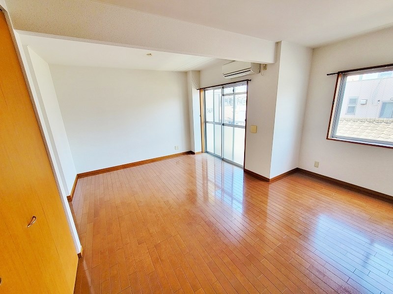 居室・リビング　★洋室13.4帖★