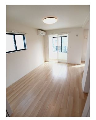 居室・リビング　同タイプの画像です　中部屋は出窓無し