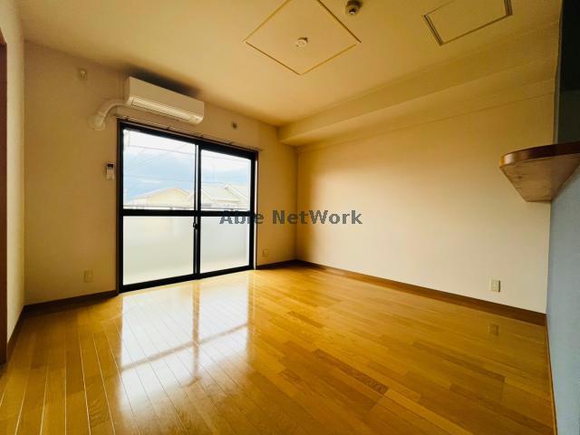 居室・リビング　※同型タイプ　別号室写真