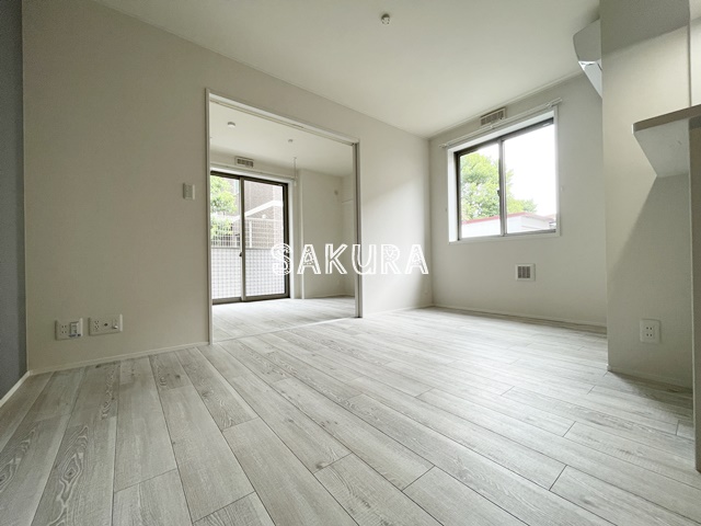 居室・リビング　使いやすい形の為、レイアウトを楽しめます♪