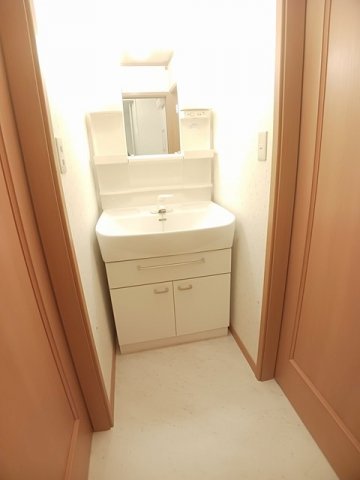 洗面設備　脱衣スペースもあります