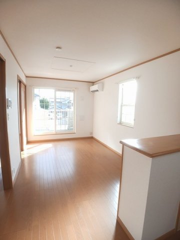 居室・リビング　こちらのリビングで趣味の時間をお楽しみください