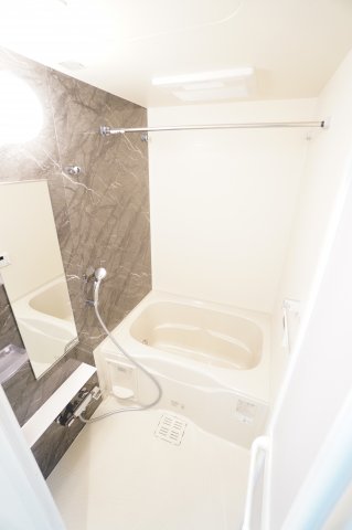 バス・シャワールーム　※同物件・反転タイプの写真です。