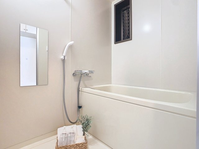 バス・シャワールーム　写真は空室の一室です。実際のお部屋と仕様等が異なる場合、現状