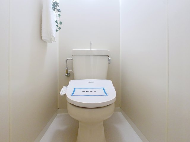 トイレ　写真は空室の一室です。実際のお部屋と仕様等が異なる場合、現状