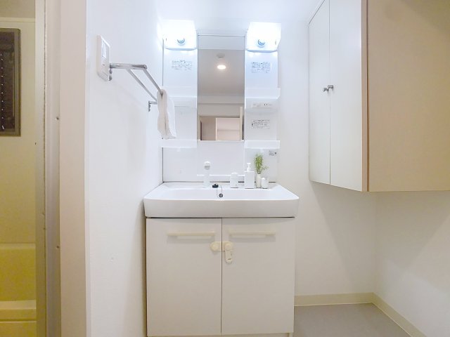 洗面設備　写真は空室の一室です。実際のお部屋と仕様等が異なる場合、現状