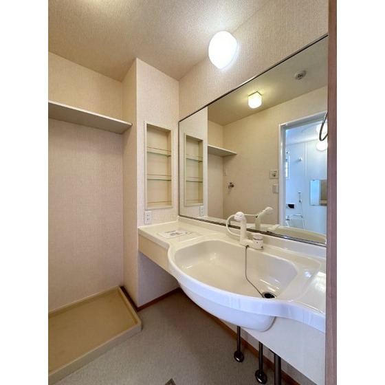 洗面設備　※同仕様、別の部屋の写真です