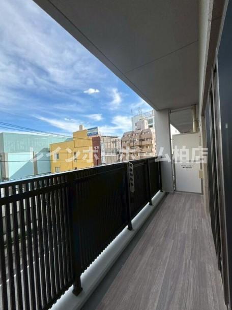 バルコニー　開放的で明るい空間を演出してくれるバルコニーです