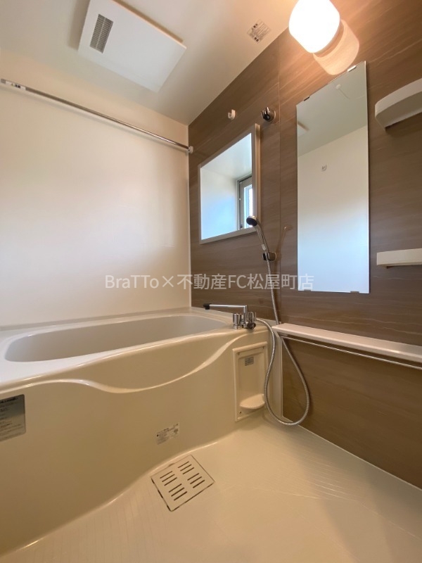バス・シャワールーム　バス（浴室乾燥機付き）