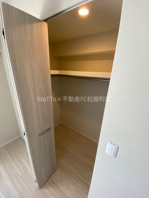 収納　収納（ウォークインクローゼット）