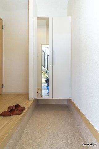 居室・リビング　玄関