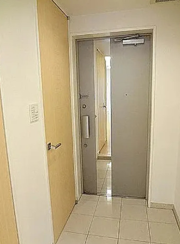 玄関　※別部屋の参考写真です。