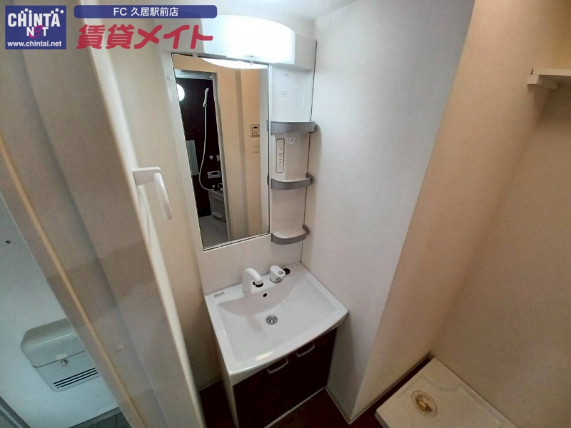 洗面設備　同物件年別室写真