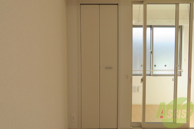 収納　収納はこちらです。奥行きもしっかりあります。