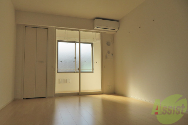 居室・リビング　８．５帖の洋室です。広々としていますね。