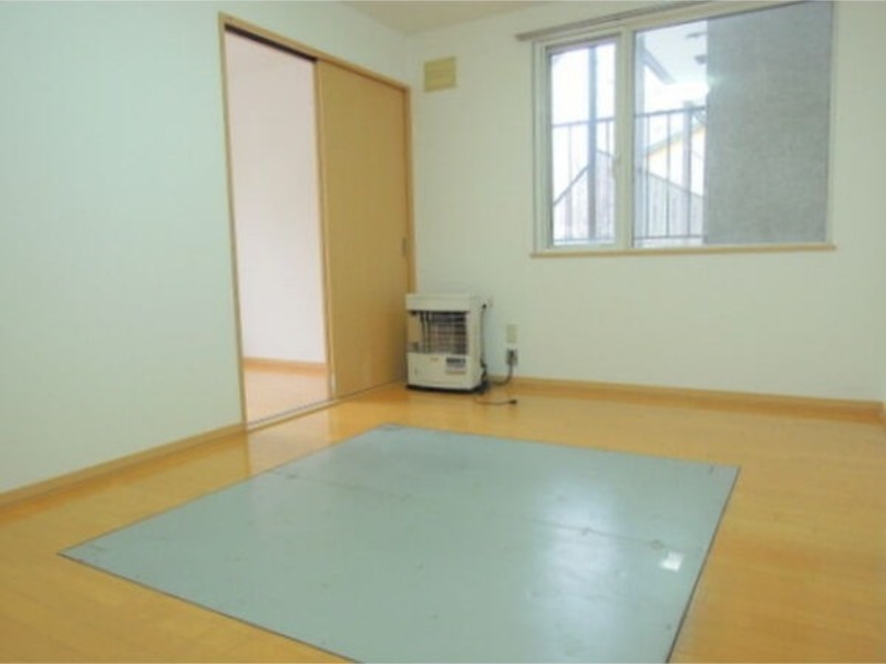 居室・リビング　退去予定につき同タイプ別号室の画像です。