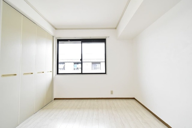 その他部屋・スペース　北側洋室６帖　白を基調とした明るいお部屋です♪