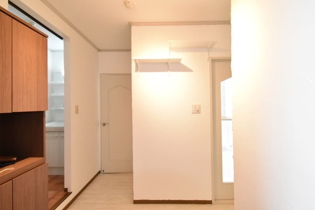 玄関　玄関から廊下を見たアングルの写真です♪