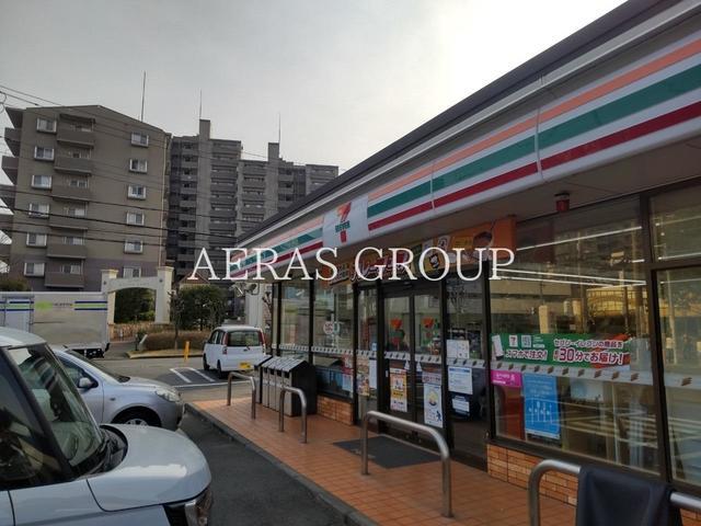 コンビニ　セブン-イレブン 横浜森の台店（コンビニ）まで689m