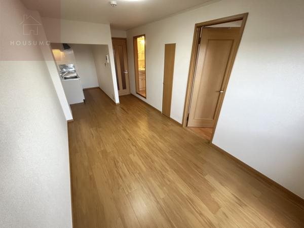 居室・リビング　こちらのリビングで趣味の時間をお楽しみください