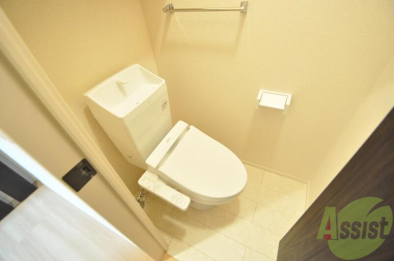 トイレ　うれしいウォシュレット完備。心地よい空間です。